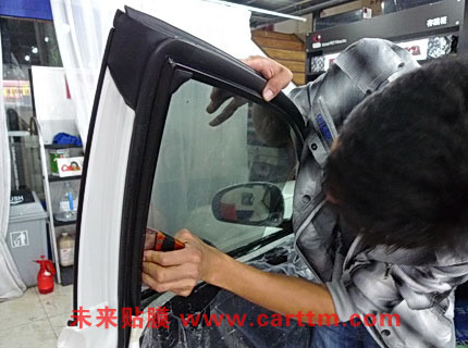 丰田锐志贴膜