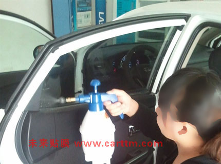 起亚K2贴龙膜