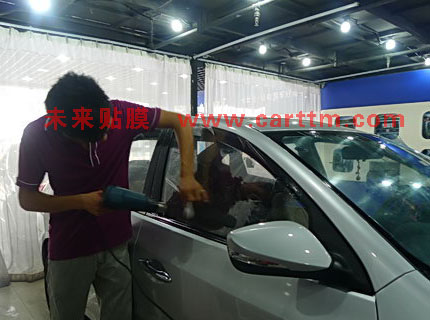 现代伊兰特悦动贴龙膜