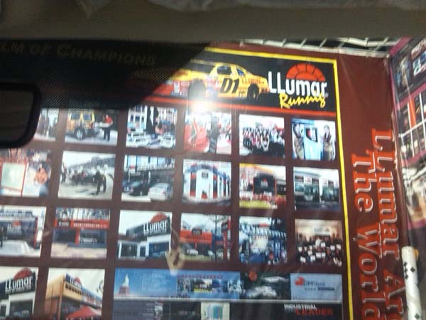 从前窗看外面看的很清楚